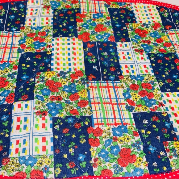 Oval placemats country flowers and red white poke a dot patchwork handmade - Picture 6 of 7
